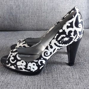 Ann Klein Black and White Peep Toe Pumps Size 8.5
